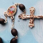 Malý ruženec do auta (drevo)