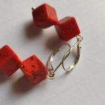Koralky náušnice (dve kocky) / červený koral 8x8mm ♥