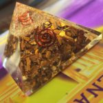 Tigrie oko s krištálom v špirále /centrum/ - pyramídka ♥  orgonit