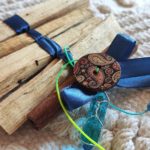 PALO SANTO drievko (4 ks) s aqua krištálom a škoricou