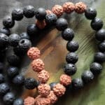Náramok Rudraksha prírodná  láva 8mm /19cm
